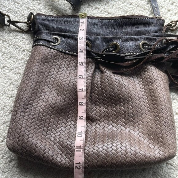 Roots Canada Dark Brown Weave Leather Tassel Crossbody Bag Purse - Picture 10 of 12
